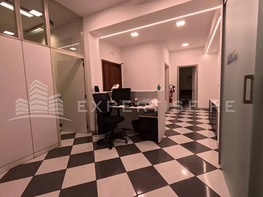 Immagine 16 di Ufficio in vendita  in Corso sicilia a Catania
