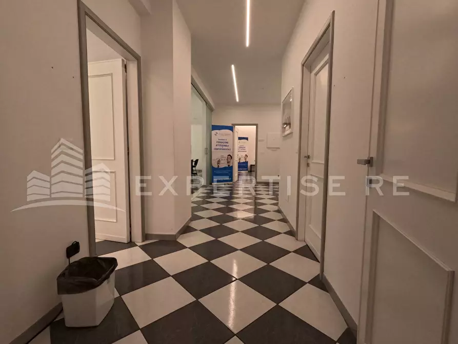 Immagine 27 di Ufficio in vendita  in Corso sicilia a Catania
