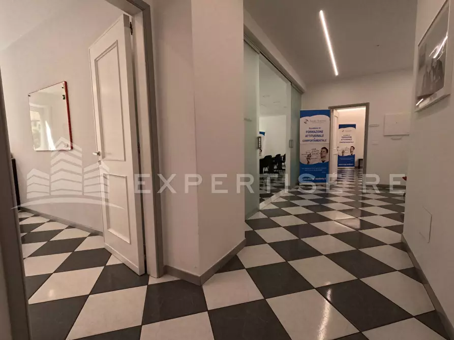 Immagine 28 di Ufficio in vendita  in Corso sicilia a Catania