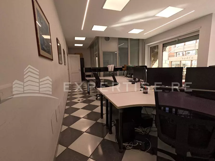 Immagine 29 di Ufficio in vendita  in Corso sicilia a Catania
