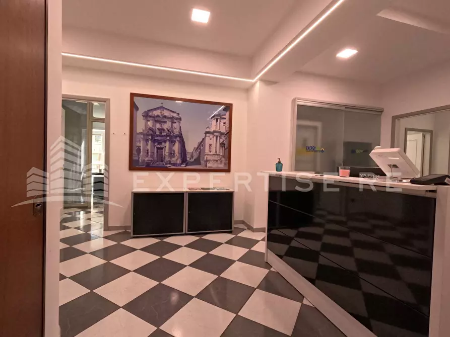 Immagine 30 di Ufficio in vendita  in Corso sicilia a Catania
