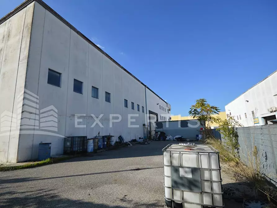 Immagine 8 di Capannone industriale in vendita  in via Vittorio Bottego a Rende