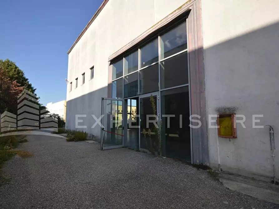 Immagine 12 di Capannone industriale in vendita  in via Vittorio Bottego a Rende