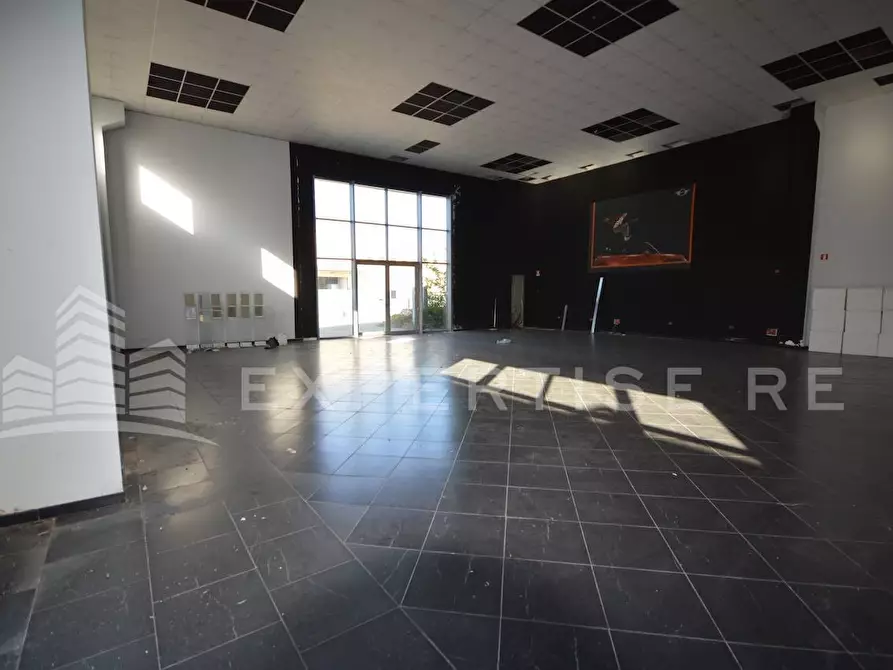 Immagine 13 di Capannone industriale in vendita  in via Vittorio Bottego a Rende