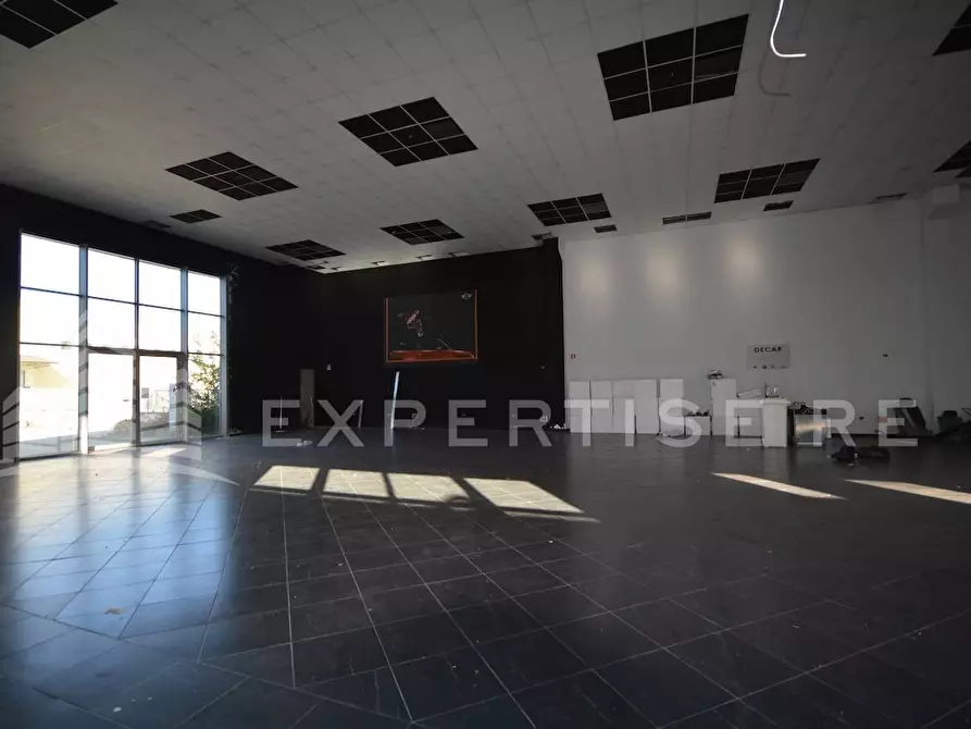 Immagine 14 di Capannone industriale in vendita  in via Vittorio Bottego a Rende