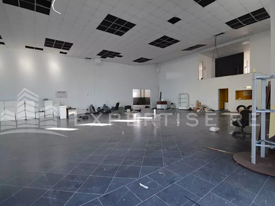 Immagine 15 di Capannone industriale in vendita  in via Vittorio Bottego a Rende