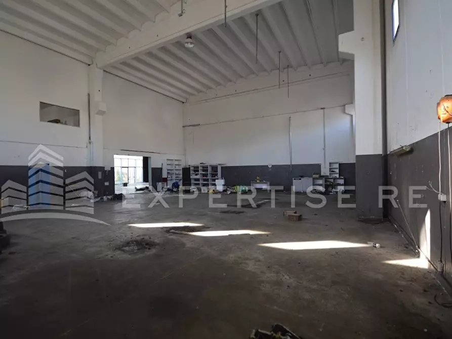 Immagine 21 di Capannone industriale in vendita  in via Vittorio Bottego a Rende