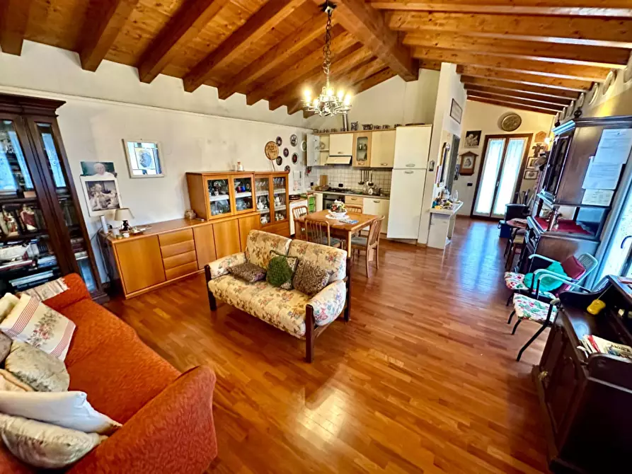 Immagine 1 di Appartamento in vendita  in Via San Martino a Sarnico