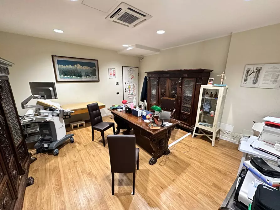 Immagine 2 di Ufficio in vendita  in Via Papa Paolo VI a Paratico