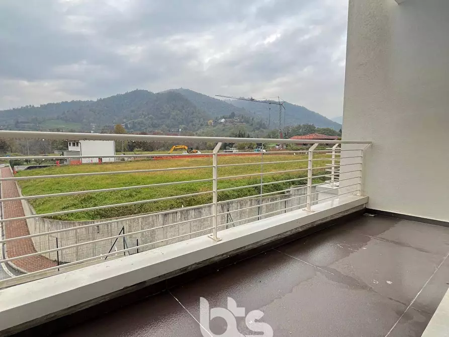 Immagine 25 di Villa in vendita  in Via Ripa a Villongo