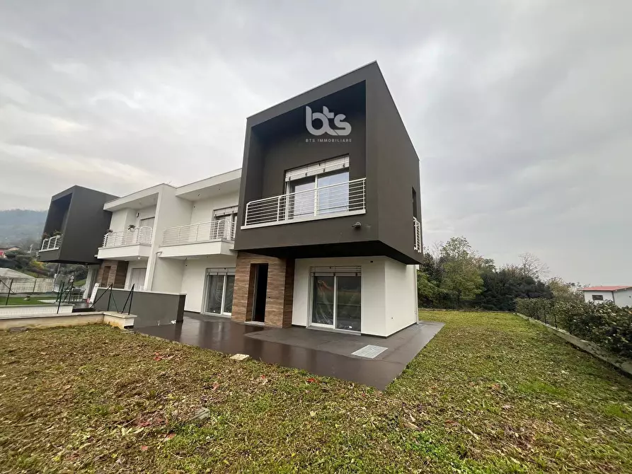 Immagine 2 di Villa in vendita  in Via Ripa a Villongo