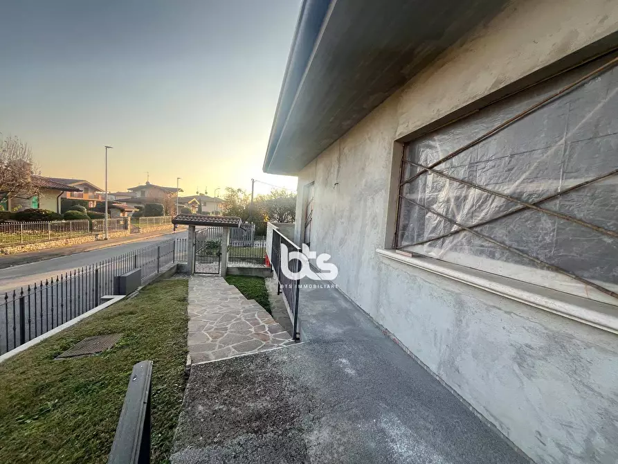 Immagine 3 di Villa in vendita  in via vincenzo bellini a Castelli Calepio