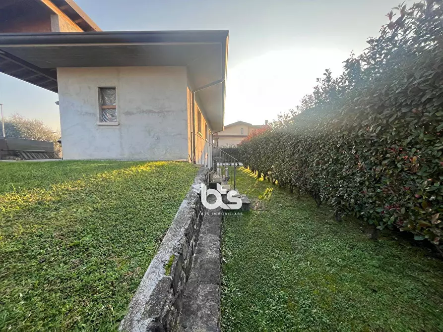 Immagine 4 di Villa in vendita  in via vincenzo bellini a Castelli Calepio