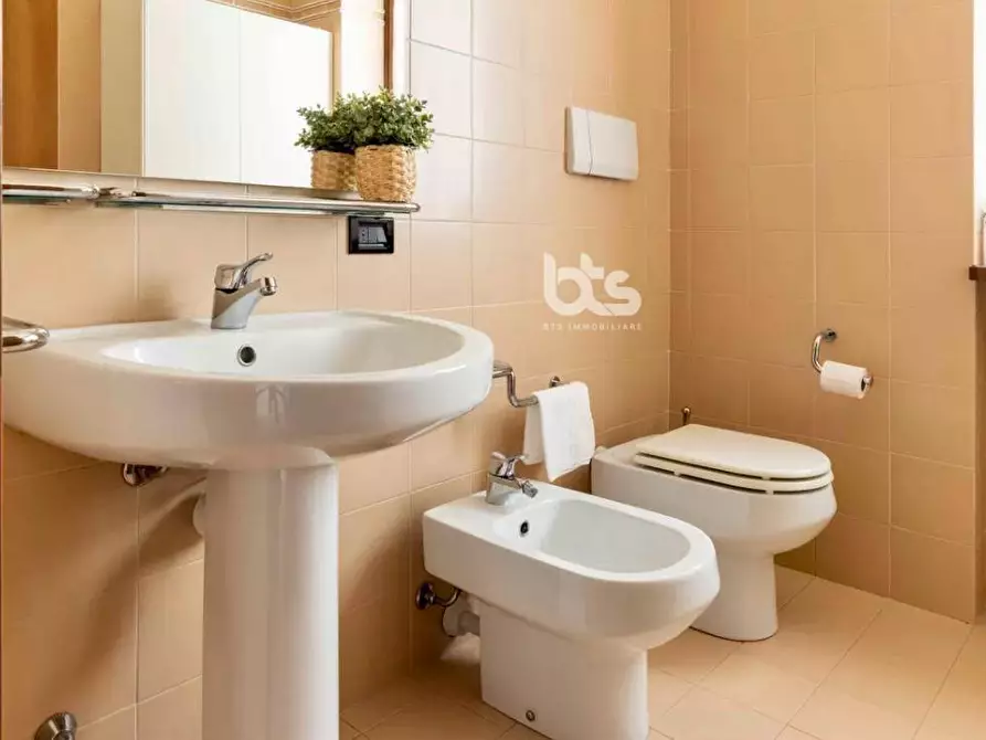 Immagine 14 di Camera in vendita  in Via Calchera a Sarnico