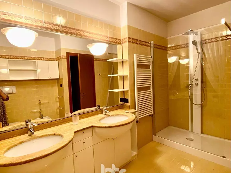 Immagine 16 di Camera in vendita  in Via Calchera a Sarnico