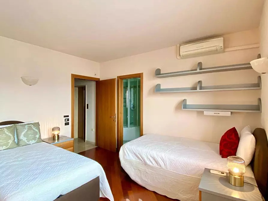 Immagine 19 di Camera in vendita  in Via Calchera a Sarnico