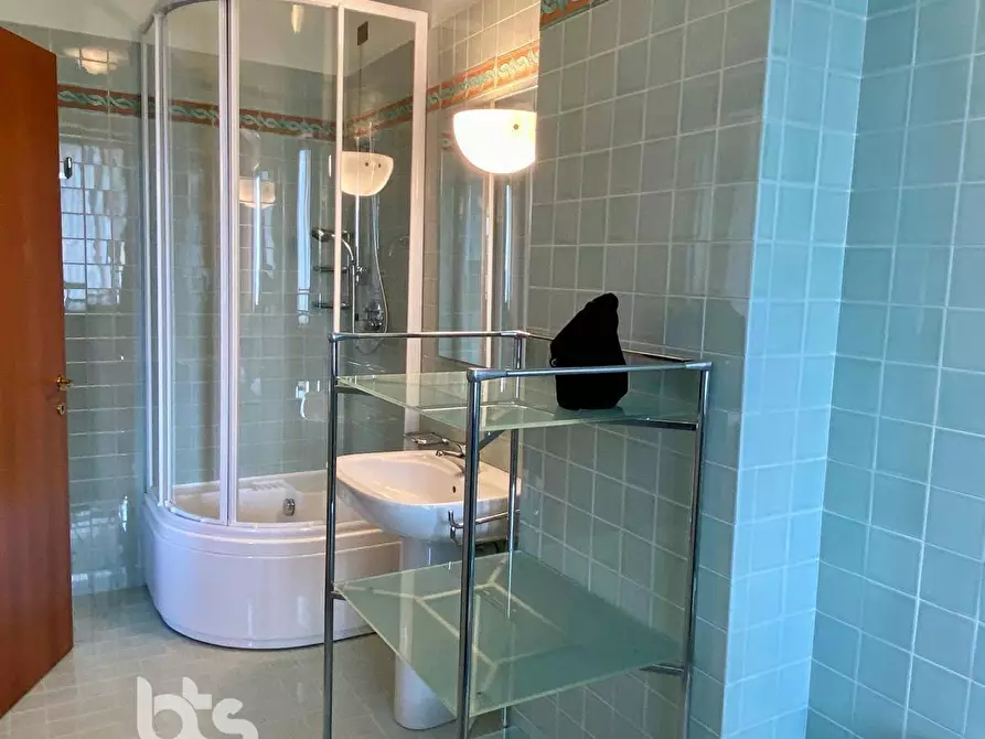 Immagine 26 di Camera in vendita  in Via Calchera a Sarnico