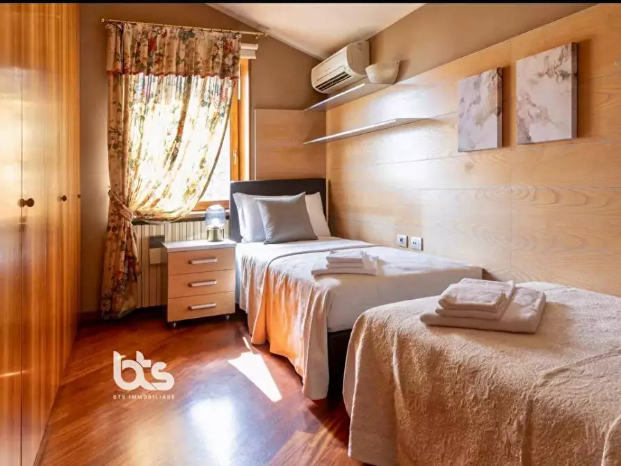 Immagine 23 di Camera in vendita  in Via Calchera a Sarnico