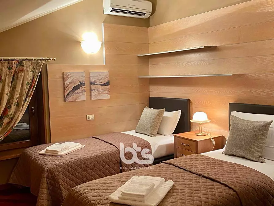 Immagine 24 di Camera in vendita  in Via Calchera a Sarnico