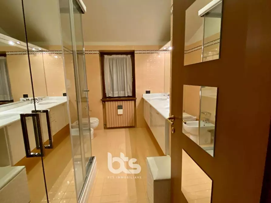 Immagine 25 di Camera in vendita  in Via Calchera a Sarnico