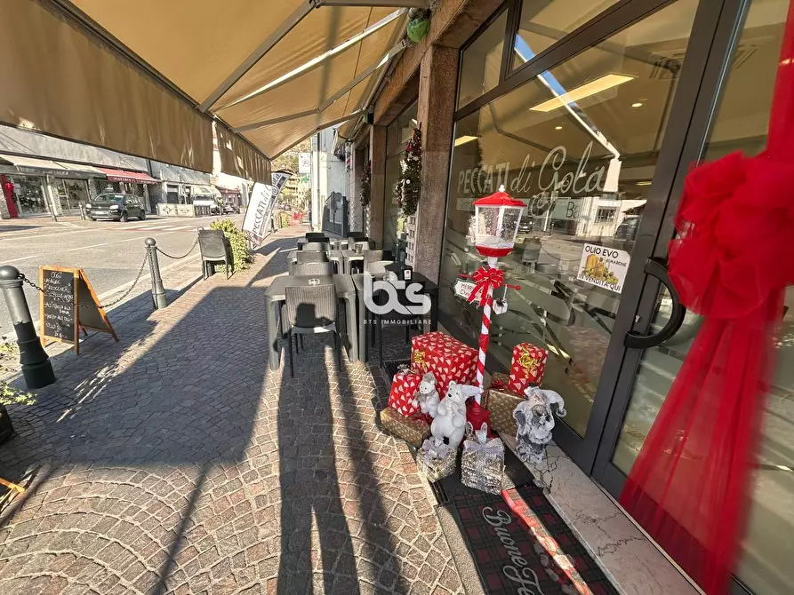 Immagine 2 di Attività commerciale in vendita  a Marone