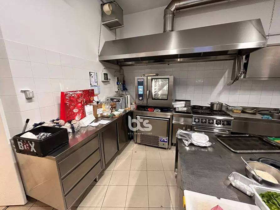 Immagine 11 di Attività commerciale in vendita  a Marone