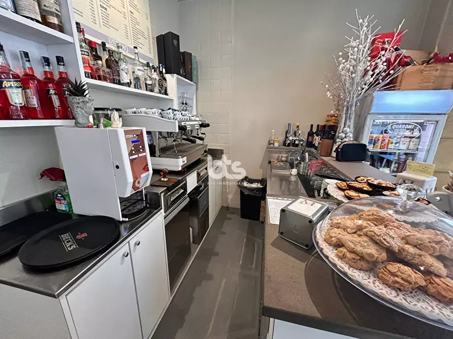 Immagine 8 di Attività commerciale in vendita  a Marone