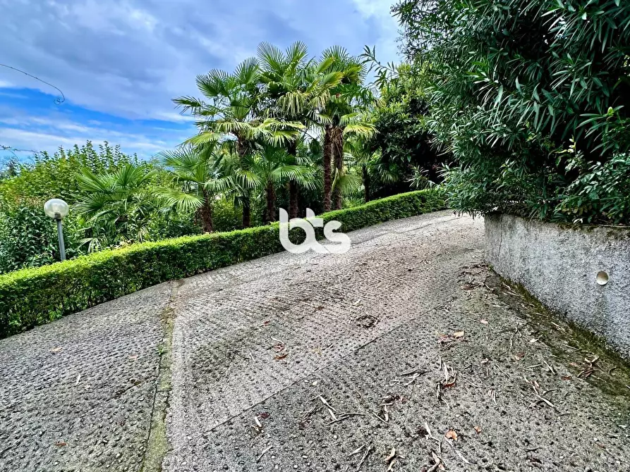 Immagine 7 di Villa in vendita  in Via Dante Alighieri a Capriolo