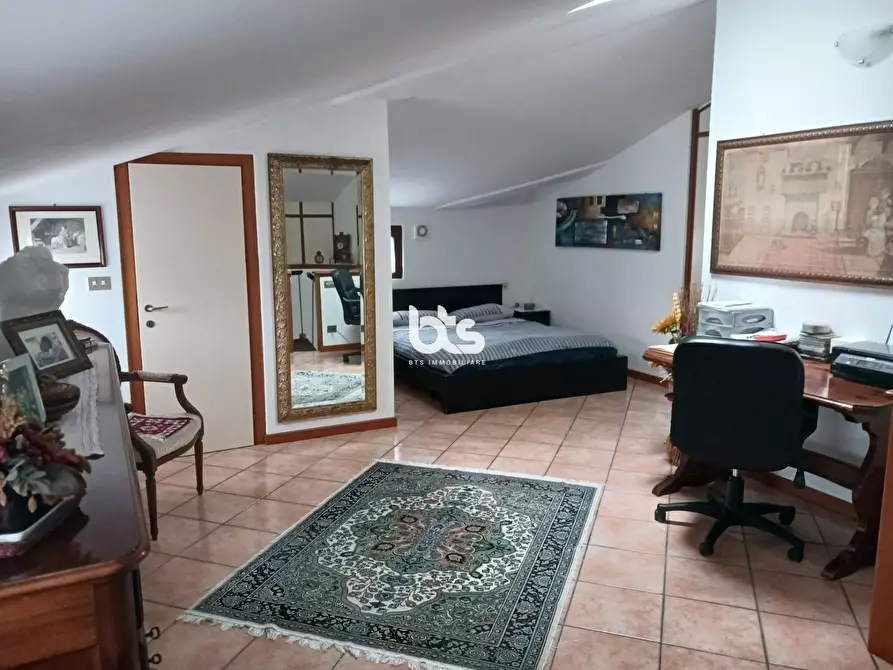 Immagine 3 di Appartamento in vendita  in via wortley a Costa Volpino