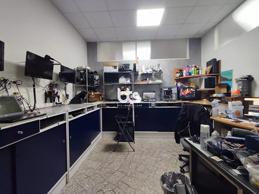 Immagine 3 di Locale commerciale in vendita  in Via Vittorio Veneto a Grumello Del Monte