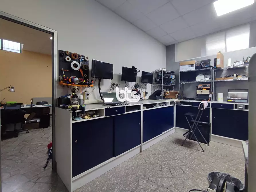 Immagine 4 di Locale commerciale in vendita  in Via Vittorio Veneto a Grumello Del Monte