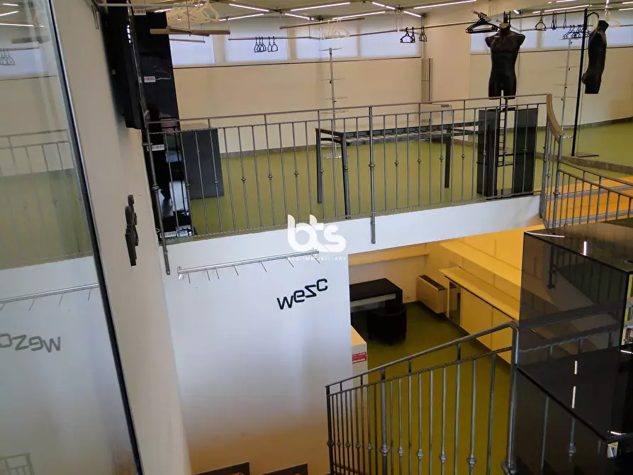 Immagine 3 di Locale commerciale in vendita  in viale giorgio gusmini a Clusone