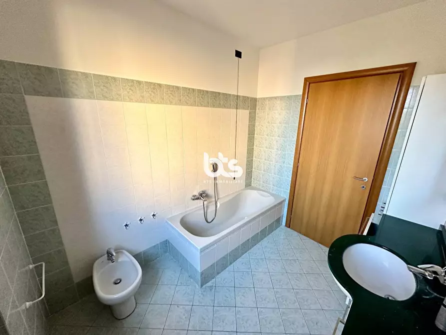 Immagine 18 di Appartamento in vendita  in Viale Roma a Sarnico