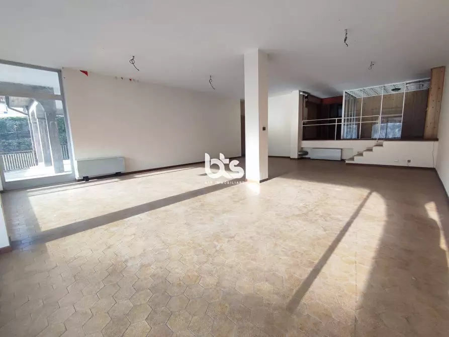 Immagine 1 di Locale commerciale in vendita  in via sant'antonio a Costa Volpino