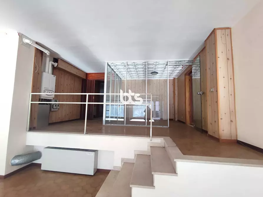 Immagine 4 di Locale commerciale in vendita  in via sant'antonio a Costa Volpino