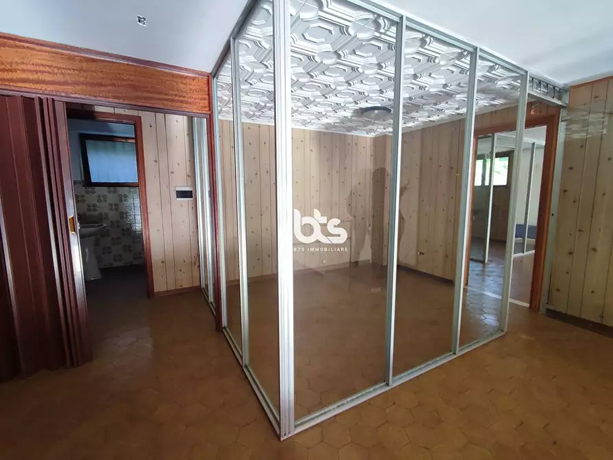 Immagine 5 di Locale commerciale in vendita  in via sant'antonio a Costa Volpino