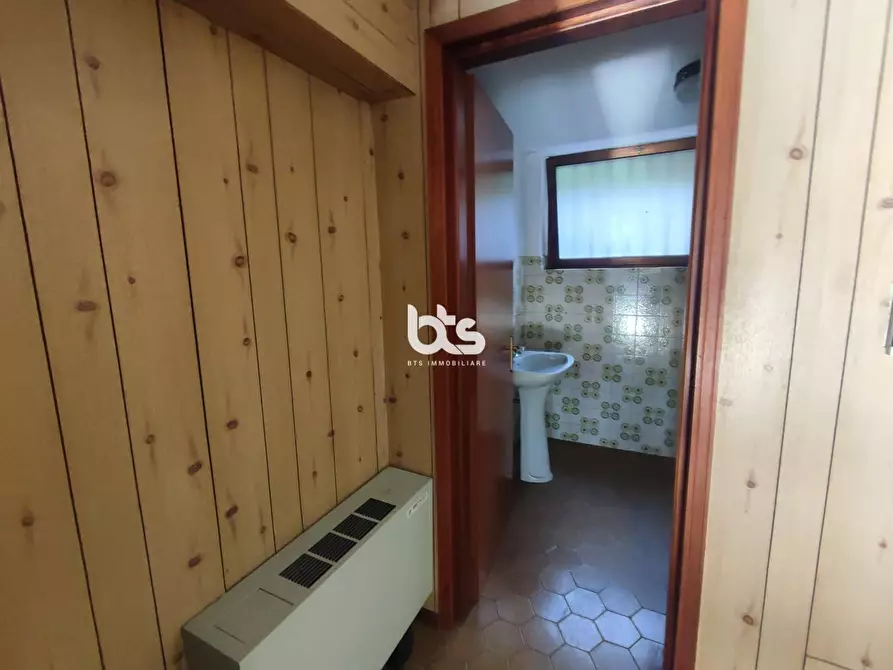 Immagine 6 di Locale commerciale in vendita  in via sant'antonio a Costa Volpino