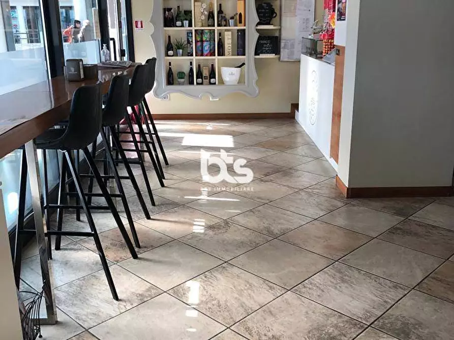 Immagine 6 di Attività commerciale in vendita  in piazza manzu a Clusone