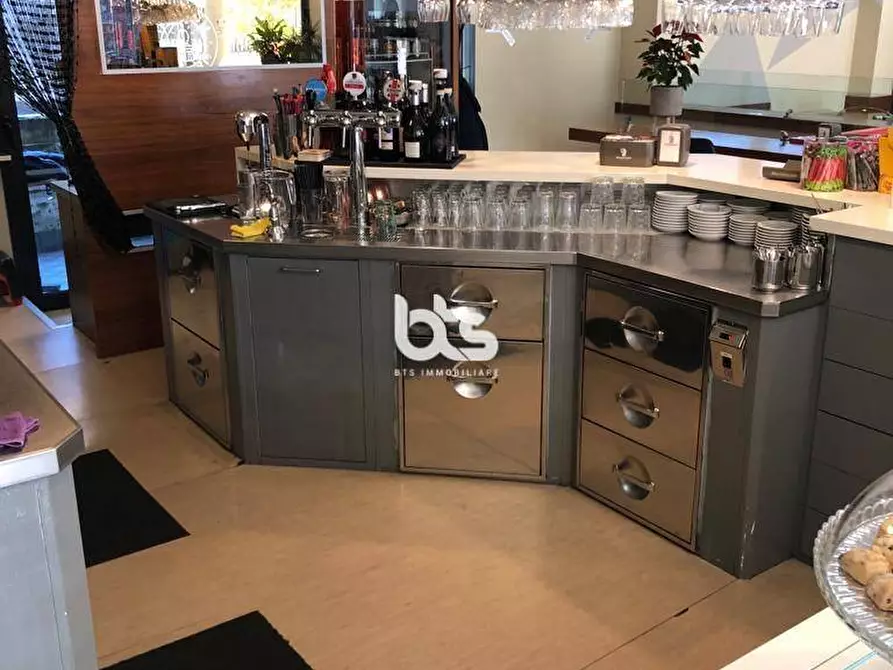 Immagine 2 di Attività commerciale in vendita  in piazza manzu a Clusone