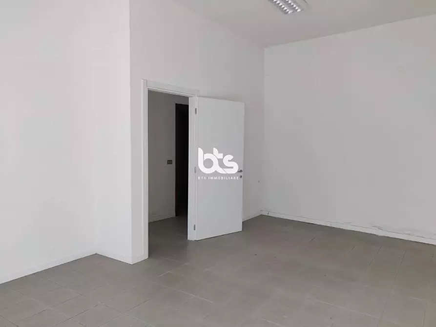 Immagine 5 di Locale commerciale in vendita  a Marcheno