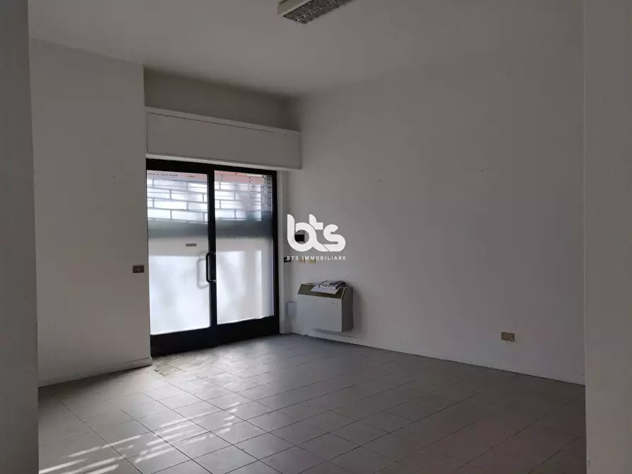 Immagine 6 di Locale commerciale in vendita  a Marcheno