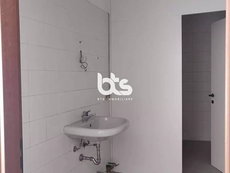 Immagine 7 di Locale commerciale in vendita  a Marcheno