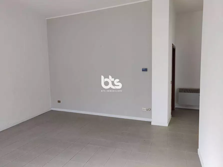 Immagine 2 di Locale commerciale in affitto  a Marcheno