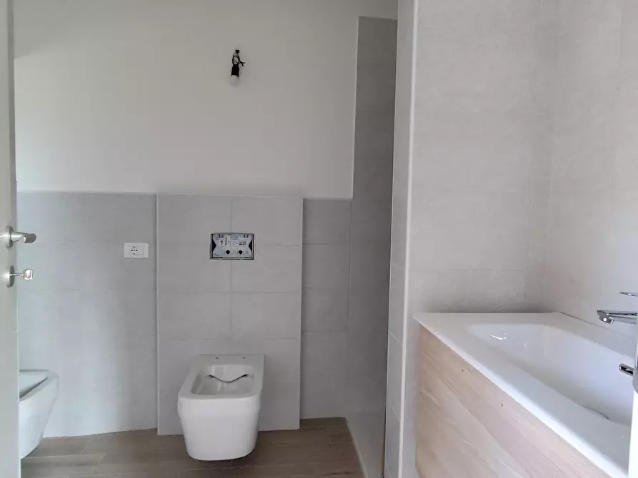 Immagine 4 di Appartamento in affitto  in via piazze a Marone