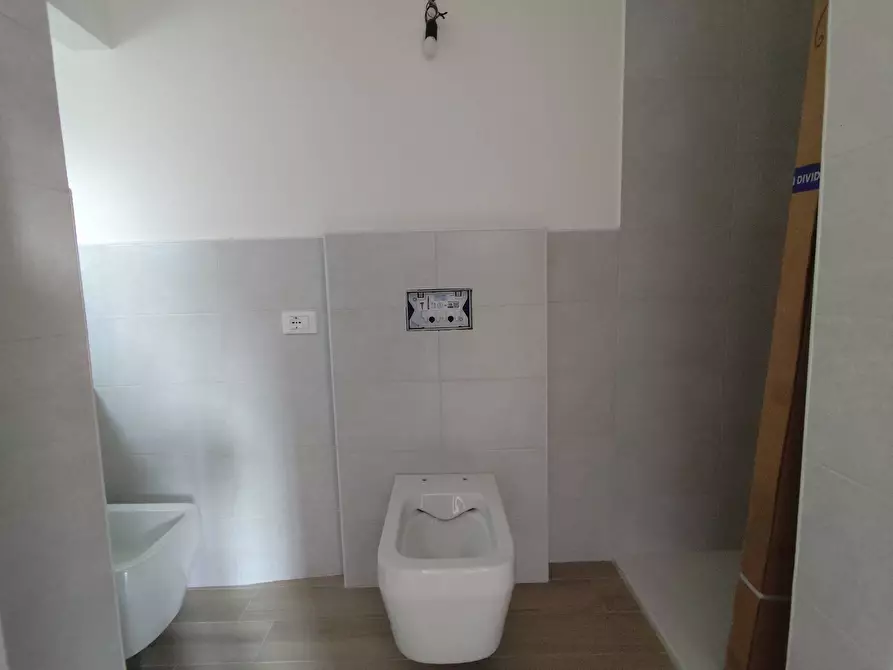 Immagine 5 di Appartamento in affitto  in via piazze a Marone