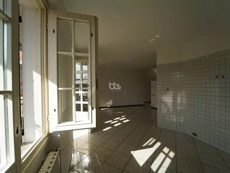 Immagine 9 di Camera in vendita  in via dei mille a Sarnico