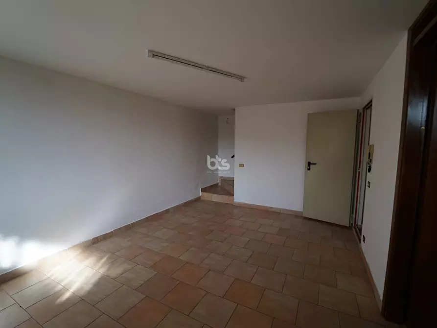 Immagine 26 di Camera in vendita  in via dei mille a Sarnico