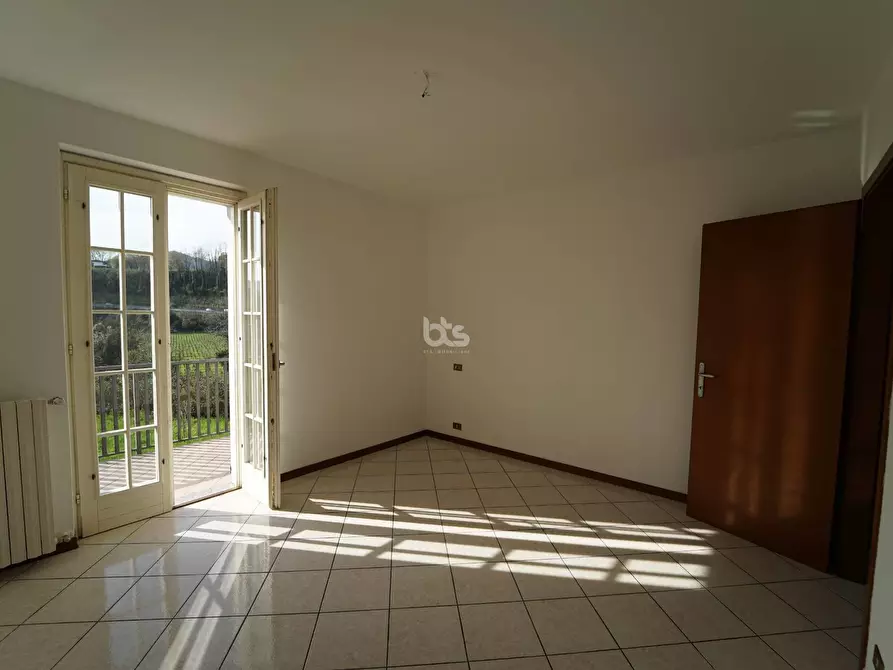 Immagine 21 di Camera in vendita  in via dei mille a Sarnico