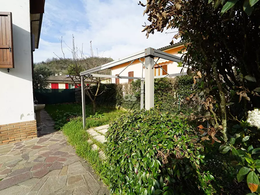 Immagine 30 di Camera in vendita  in via dei mille a Sarnico