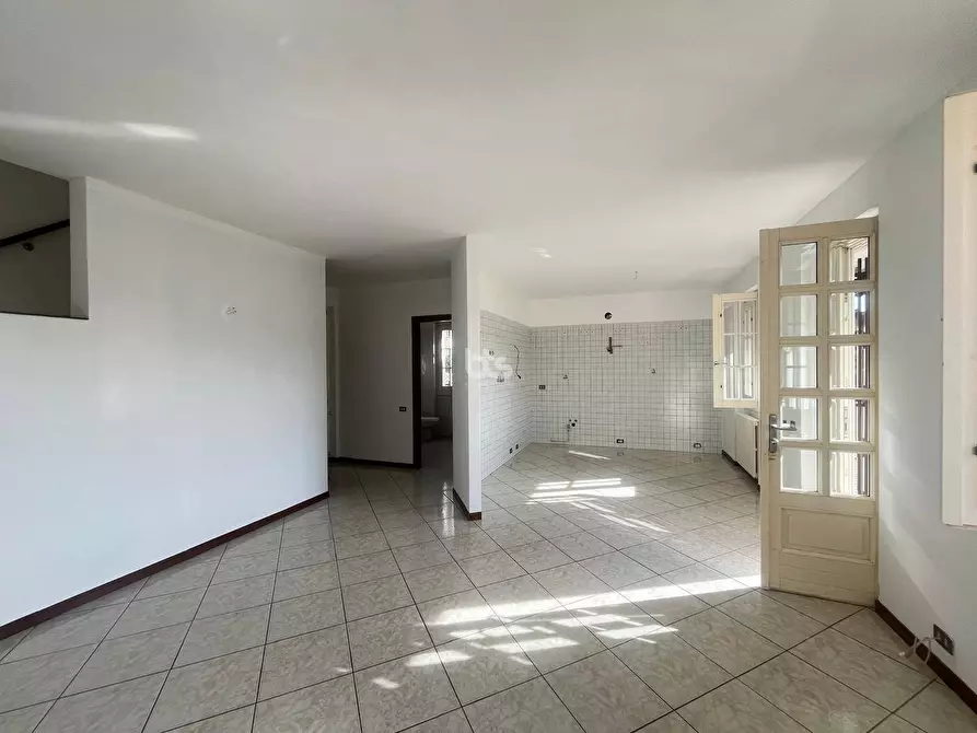 Immagine 8 di Camera in vendita  in via dei mille a Sarnico